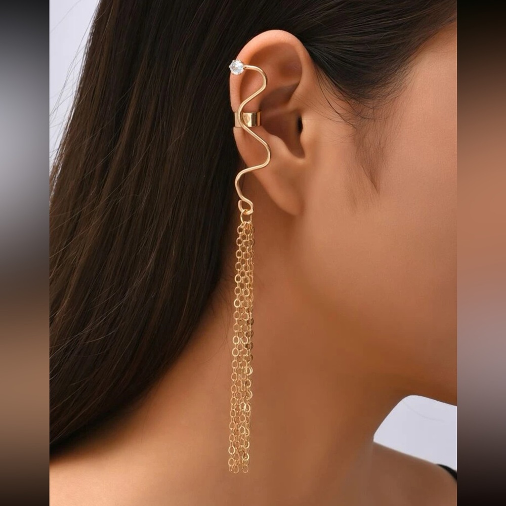 ⭐️ Lovely Pierce-less Right Ear Metallic Rhinestone Tassel Wavy Ear Cuff ⭐️